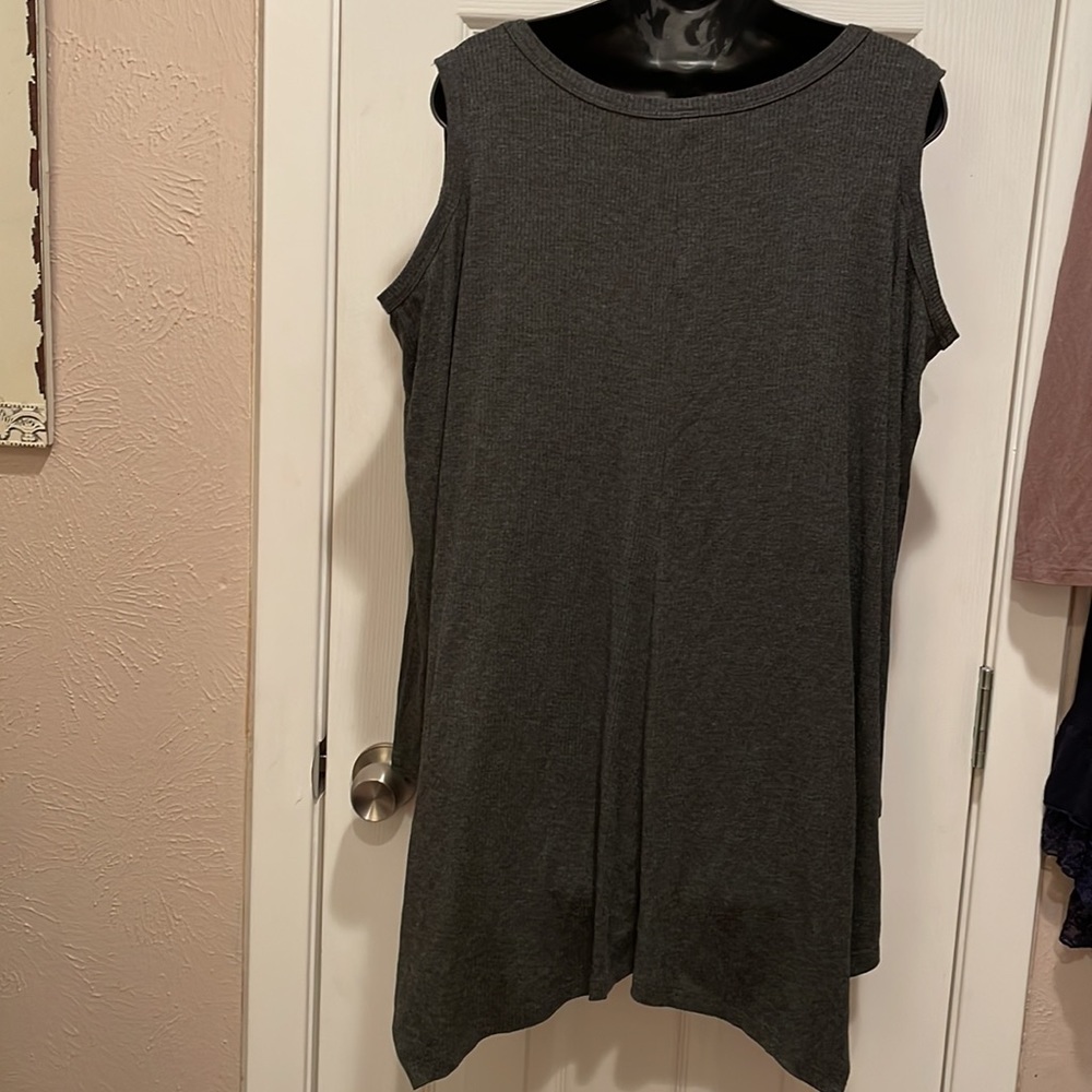 Plus Size Top - Picture 4 of 7